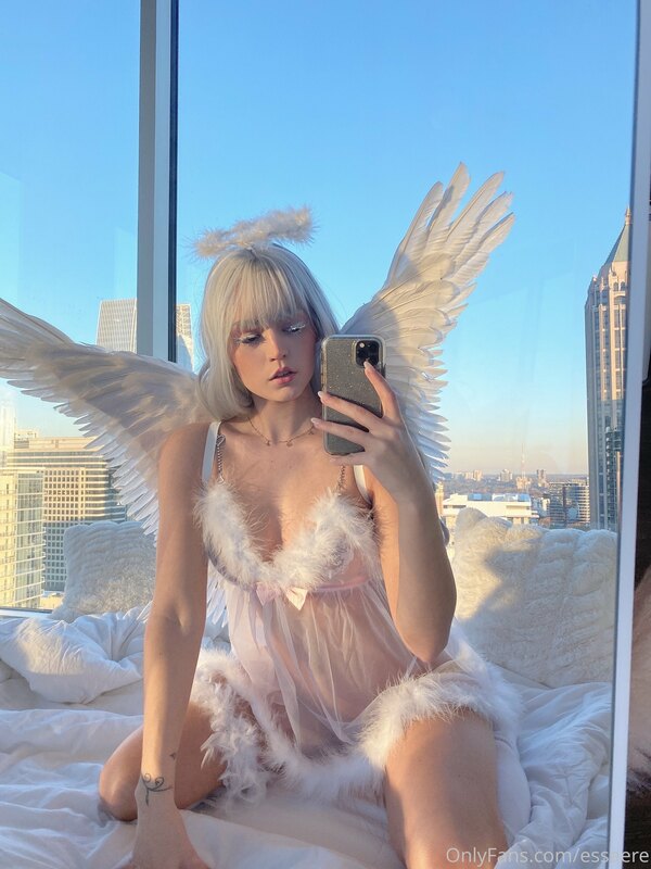 angel baby 🕊 ——— i feel so cute in this set i hope you all e..