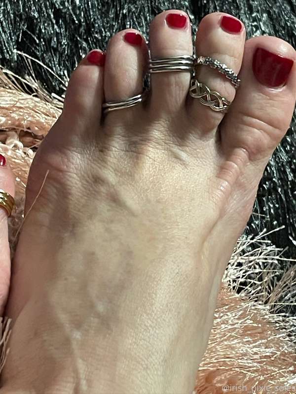 Veins tell a story of strength and vitality, their natural l.. 3