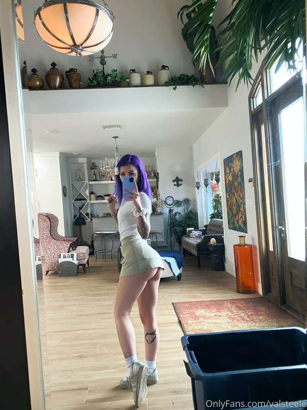 on set for team skeet daughter swap today

full scene with l..