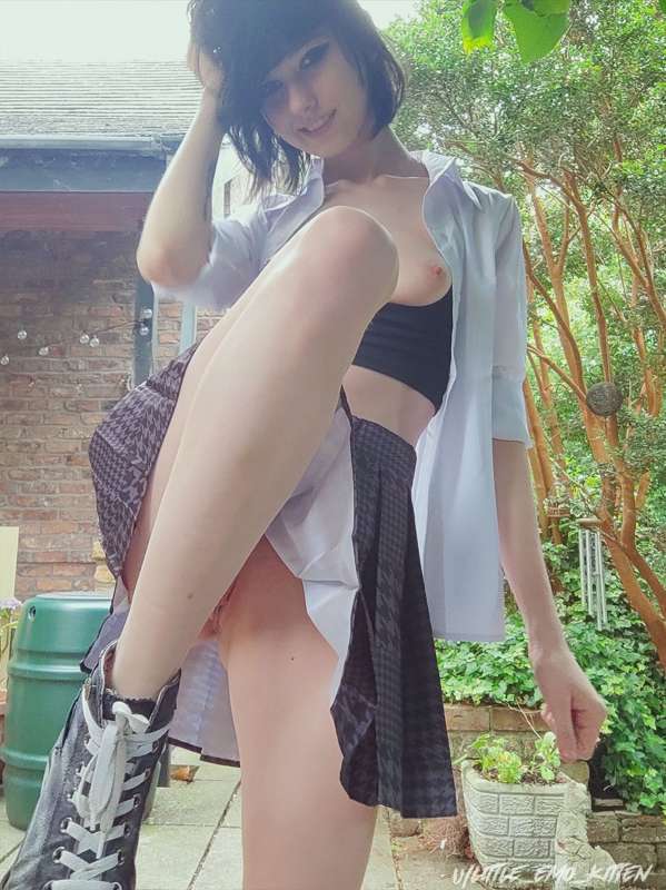 Little_Emo_Kitten - Fansly - 15 Aug, 2022 8