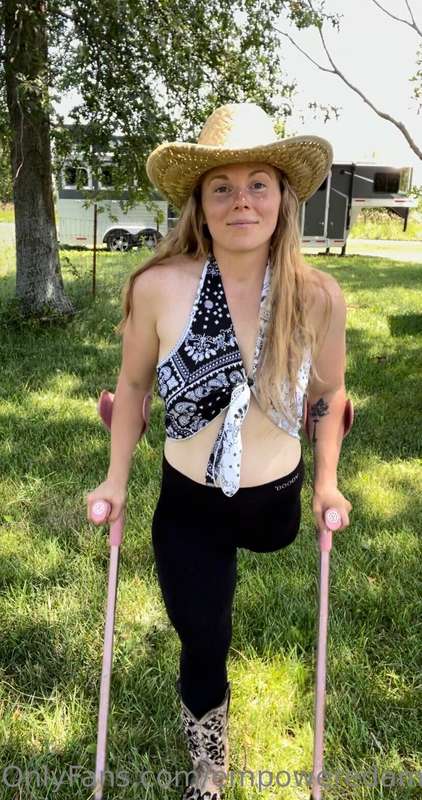 Cowgirl on crutches! Watch me crutch around in my cowgirl ou..