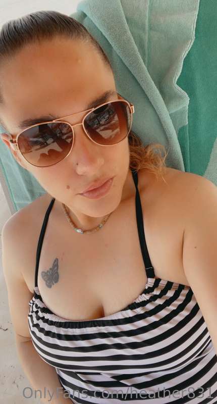 Sitting on the beach in Jamaica 🌴 3