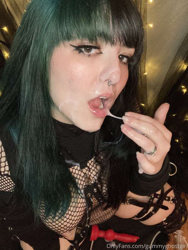 Why do I look so pretty with cum all over my face? 👅 8