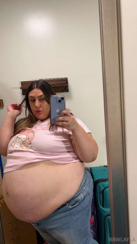 Look at how my huge full belly just bulges and hangs so far .. 4