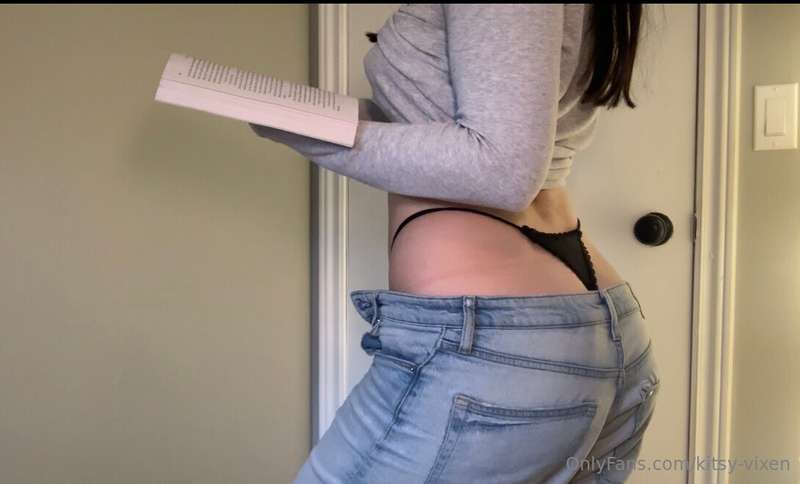 Stinky book nerd📖💦🤍 2