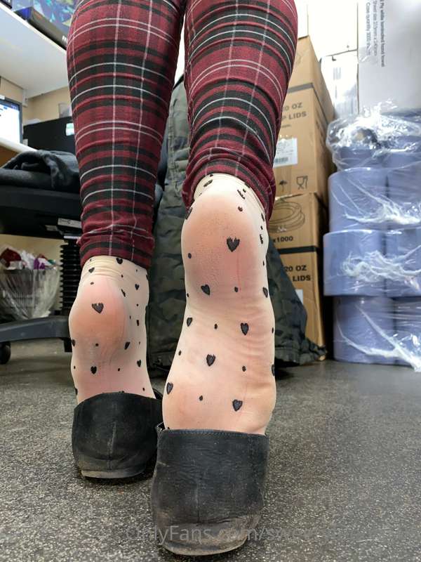 How do you think they smell like after all day at work? 😏🔥 6