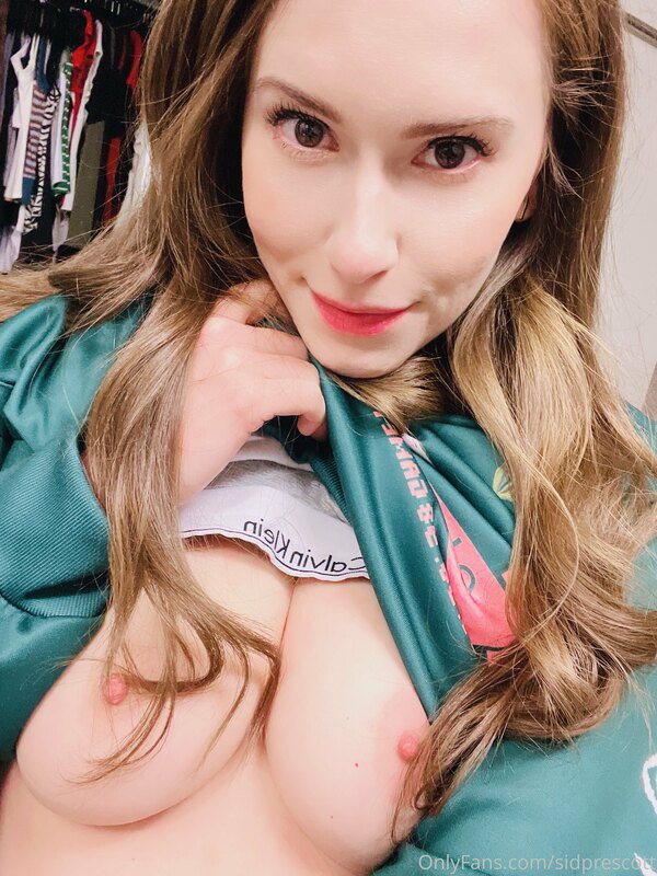Cutie in a new hoodie ? 1