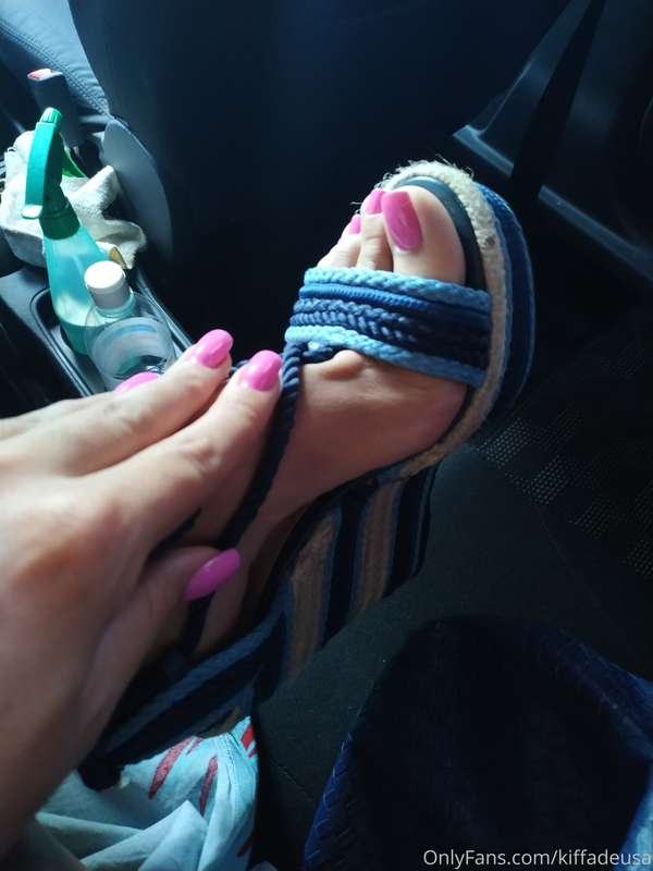 I just did these pics. This pink nails got perfect with thes.. 1