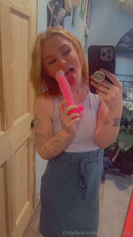 Someone send some requests 😈😈  I’m feeling dirty