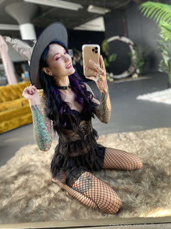 Behind the scenes from today’s witchy pin up shoot 🎃 do you .. 1
