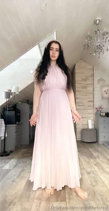 I found this beautiful dress in my closet. I bought it five .. 2