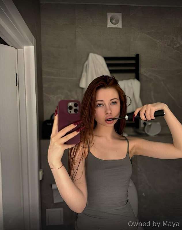 "Your brainy fantasy with a side of sin…" 🍎📚 @your.alena Hey..