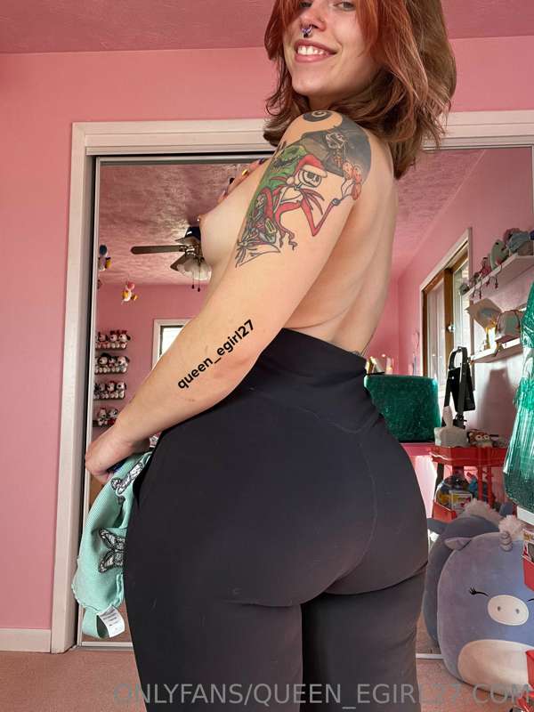 Do you like my butt hehe 😜 4