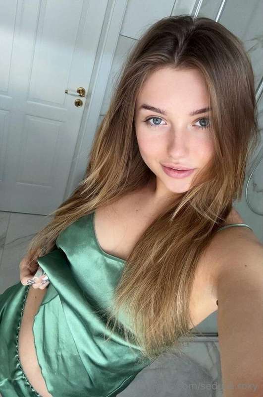 @lealealuxe She is waiting for you❤️ ❤️ @lealealuxe ❤️ Who w..