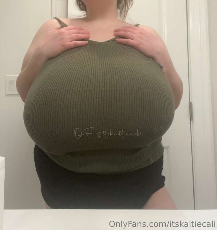 Big tits deserve big tips😉👅 2