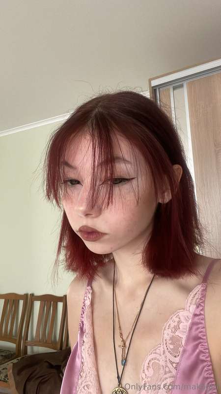 does straight hair look good on me?