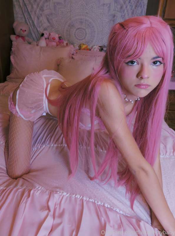 do you think i look pretty in pink? :3 <3 2