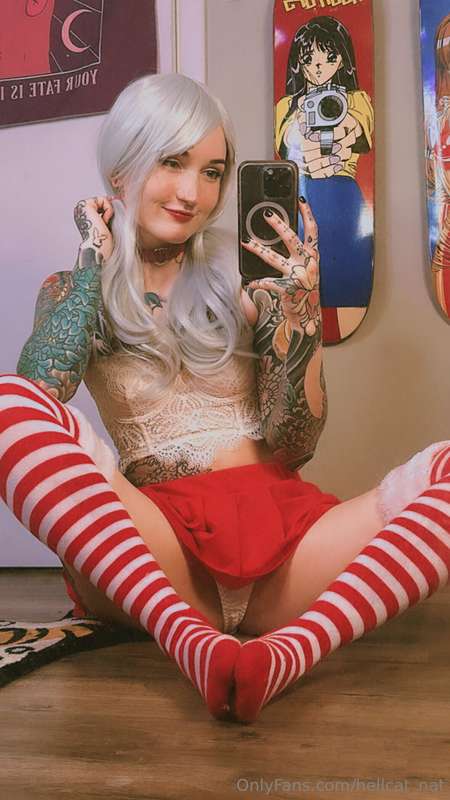 Five Days until XXXMas!! Daddy's working hard on all the toy.. 3