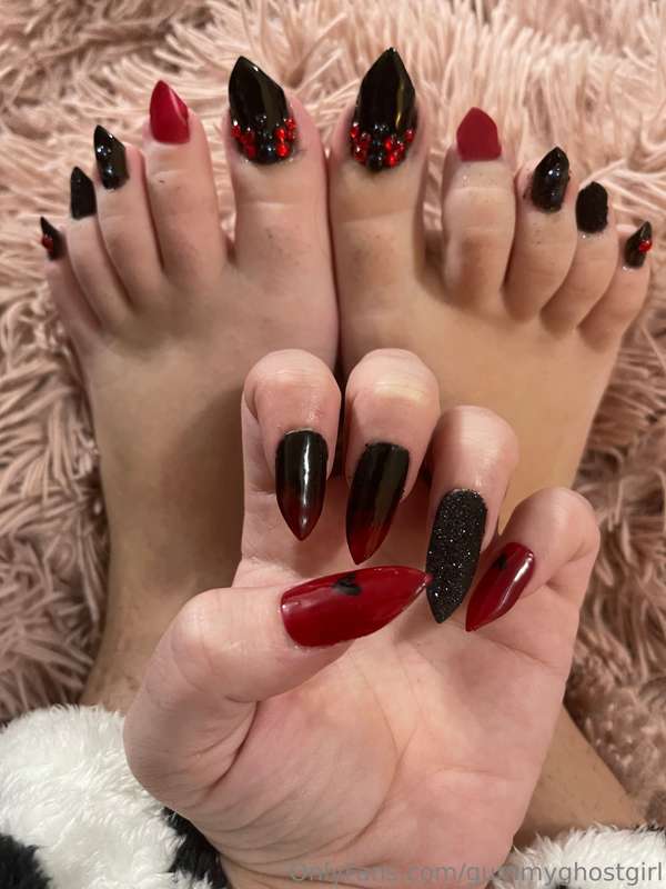 Do you like my new nails? 💅🏻 they’re nice and sharp ✨ 3