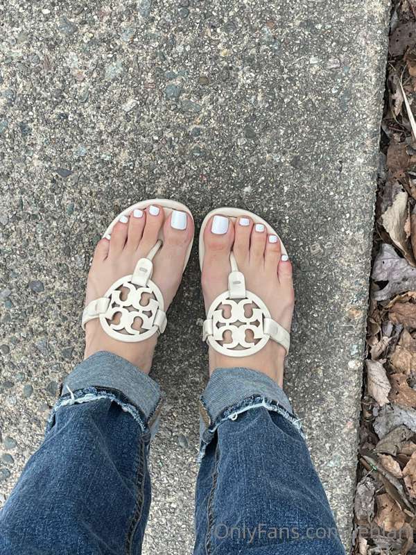 Suprise pedi is White 🤍 5