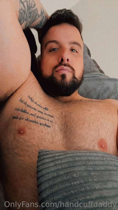 Super comfy… wanna join? 😘