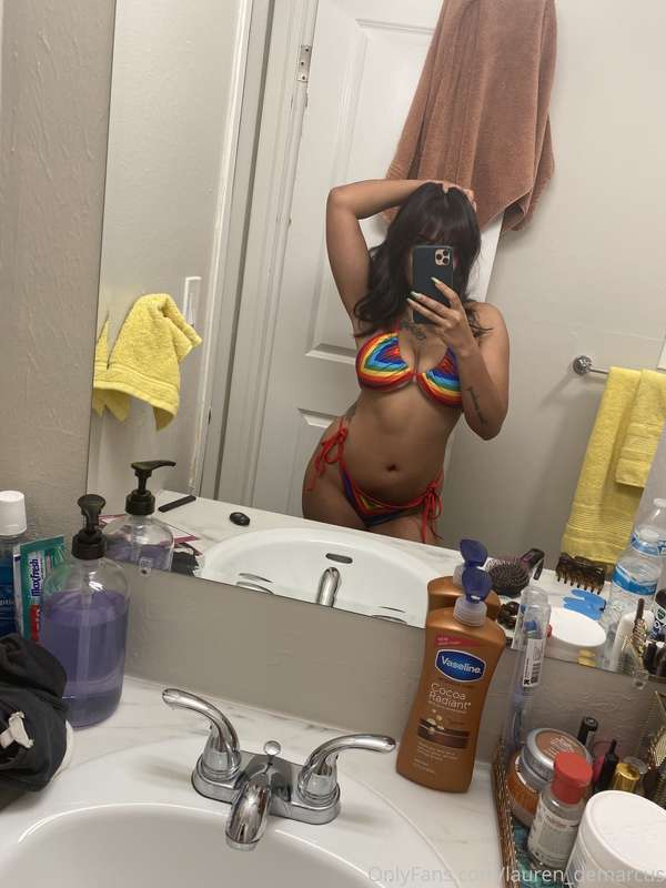 in a bikini at 10 am dr*nking, crying and listening to usher.. 5