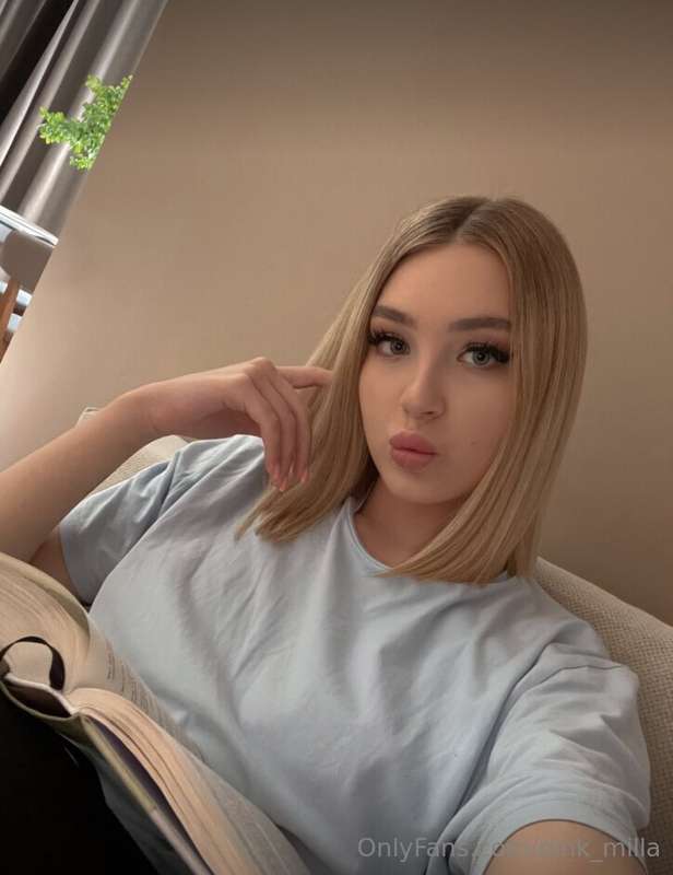 I love reading fiction😊 do you like to read books? 💕