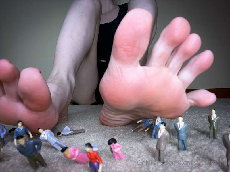 You feel so pathetic and small between my toes! 3