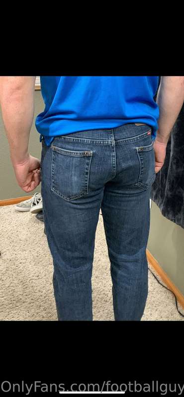 Sexy HOT muscular SGT having some fun showing off in his foo.. 23