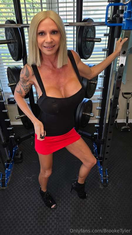 Do these pictures make you want to fuck a Milf? I hope so, t.. 10