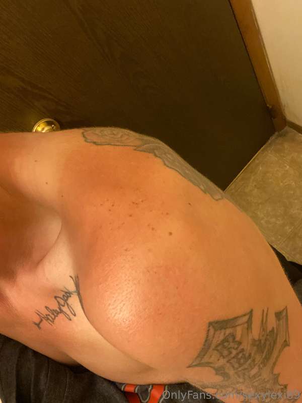 These tan likes be rough 😳🤣