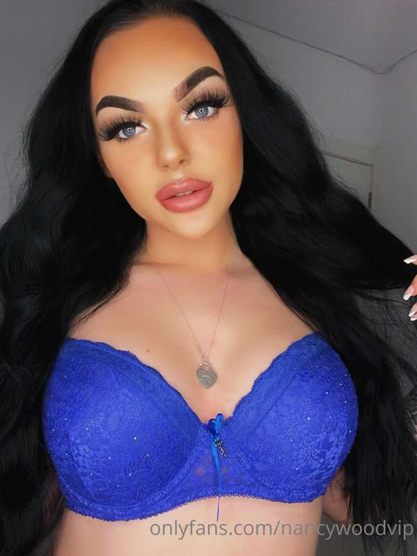 Do you like my new lingerie set 😈