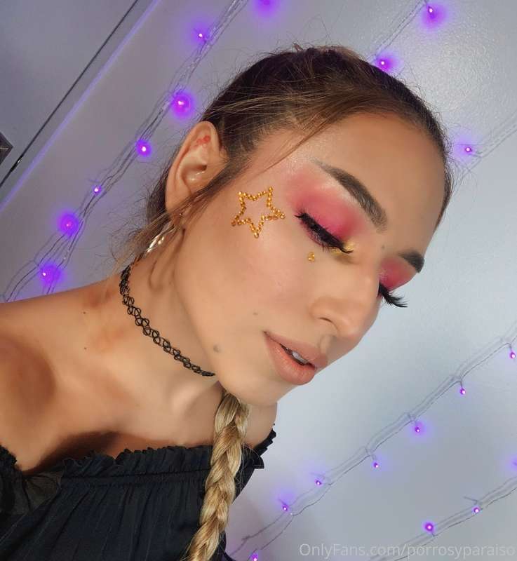 Glowing with an intoxicating intrigue 🌙✨