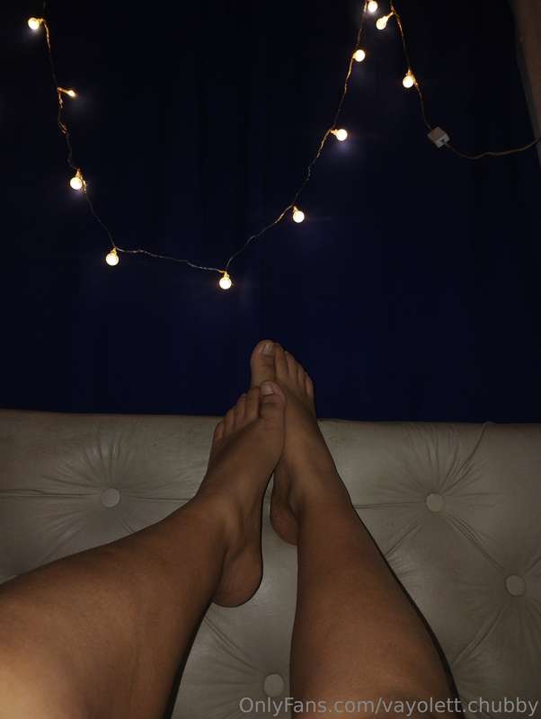 😋🦵🏻