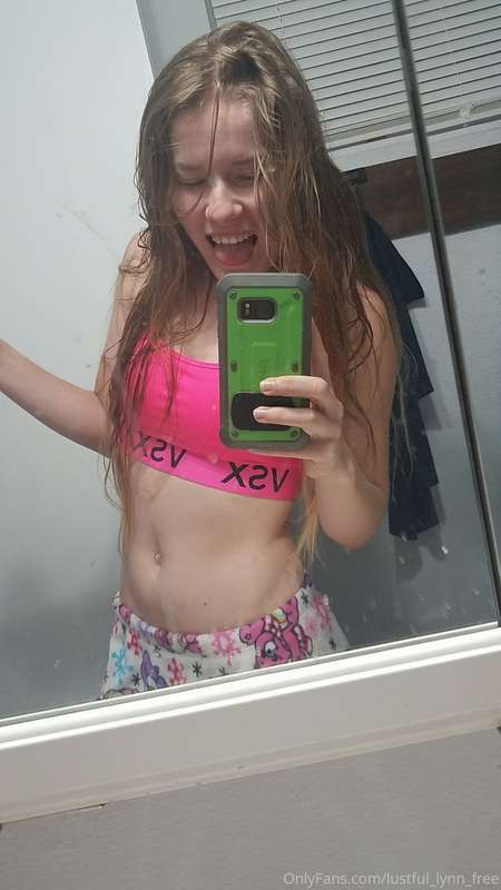 Fresh out of the shower after a long days work 🤤 who wants t..