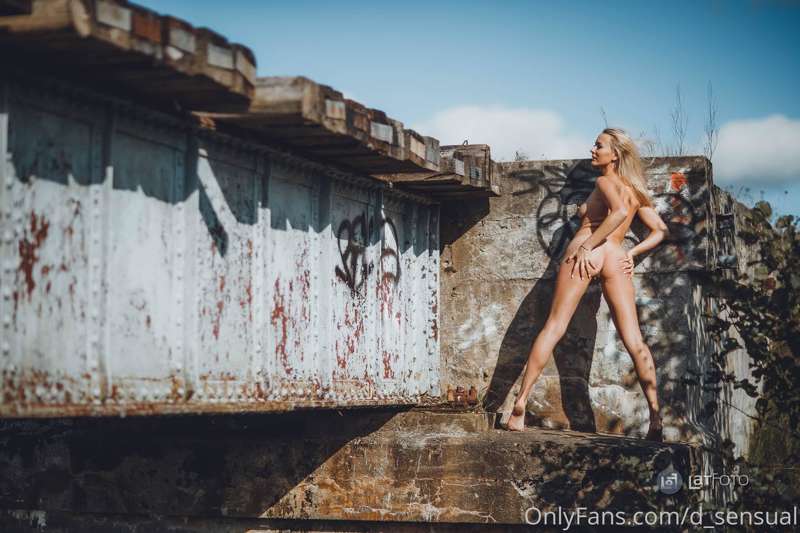 The body is art. With soul. 🖤  Do you prefer profesional pic.. 3