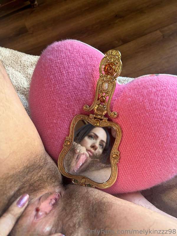 The prettiest mirror for the prettiest hairy pussy🪞✨ 