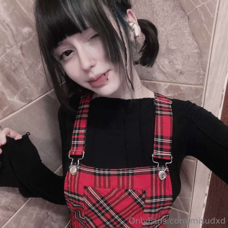 Do you like girls with cute little tails? >_<  3