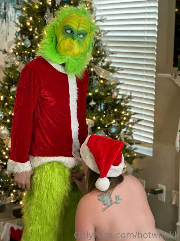 ***13 Days Until Christmas!!!***

With @neighborhoodswingers