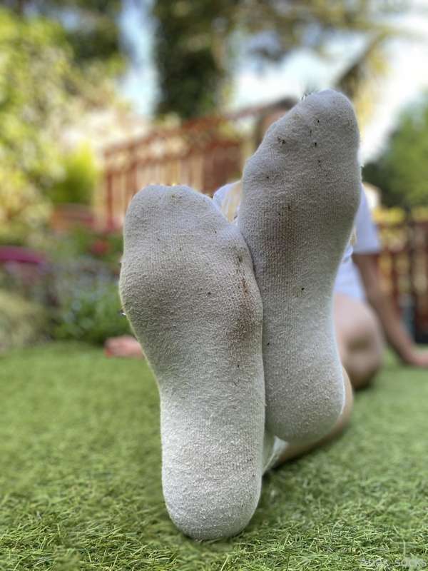 Bury your face in my dirty socks 🧦