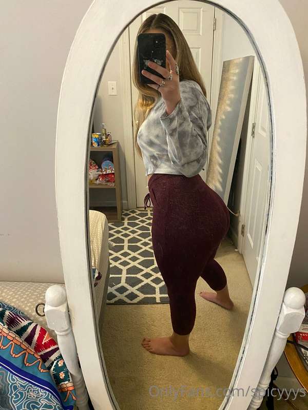 Happy hump day 🍑🍑