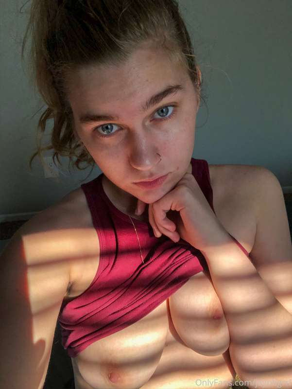 Sunlit Titties And A Naked Face 5