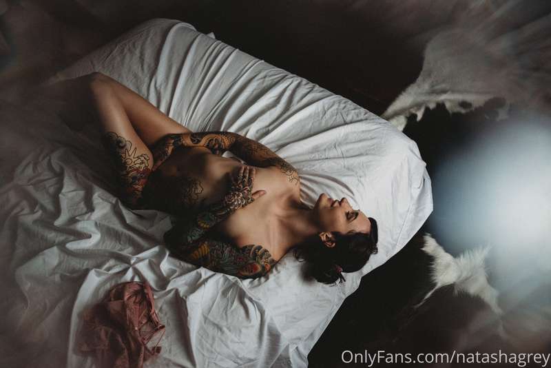 Some shots from my boudoir photoshoot today <3 much more com.. 13