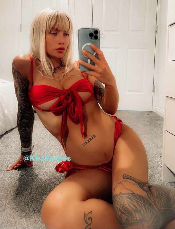 Kiraforbes is LIVE right now **FREE CUMSHOW** 💦👇🏽 **FREE LIN..