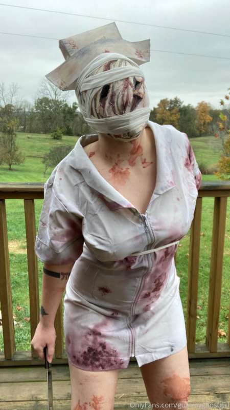 Please dress up like Pyramid Head and brutalize me 🖤