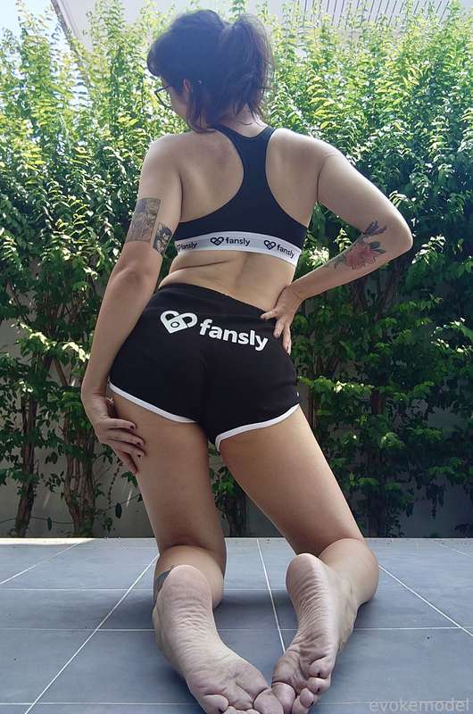 Evokemodel - Fansly - 09 May, 2024 3