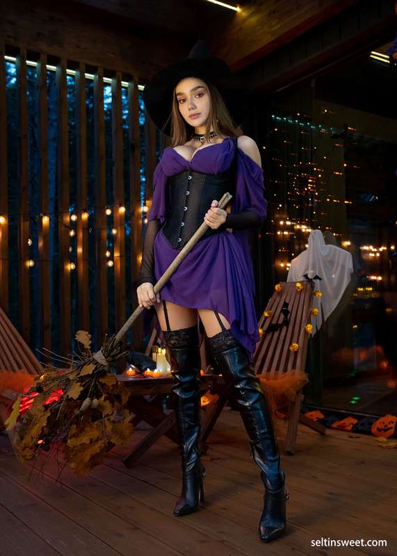 Going back on my broomstick, the first thing I do is looking..