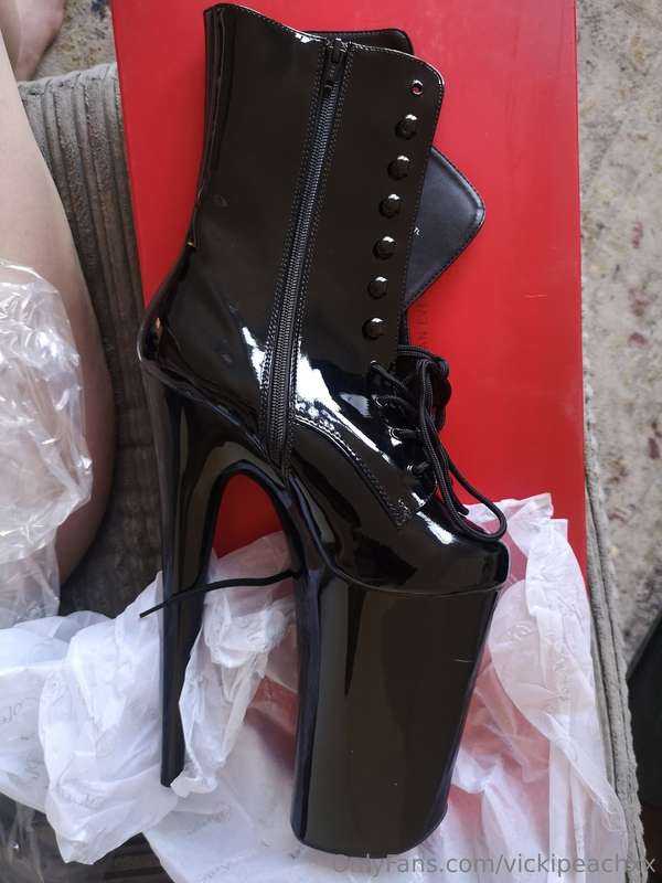 Gotta love killer heel boots