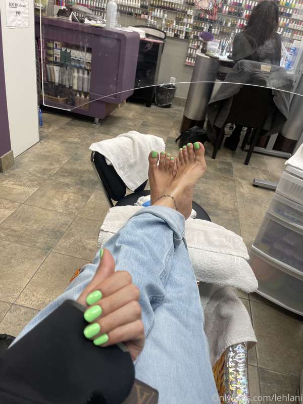 New color 💚😋 I really hope u guys like it 🤗 going home now !.. 1