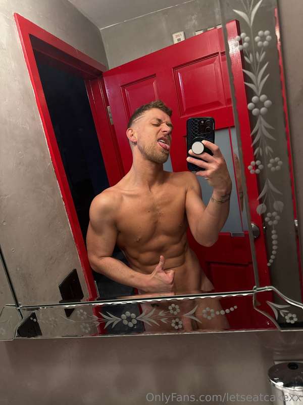 I'm back in Miami, bitch! lol I'm here staying at Hotel Gayt..